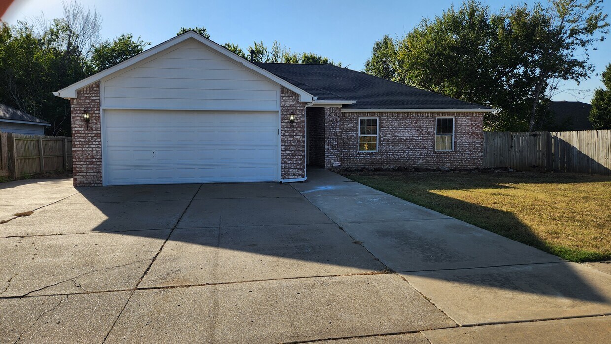 Primary Photo - 11616 N 110th E Ave