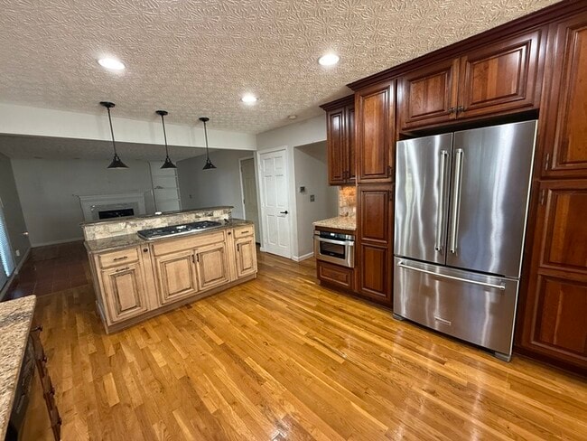 Building Photo - Updated 4 Bedroom, 2.5 Bath Home