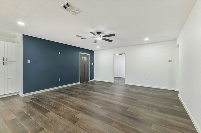 Building Photo - 135 E Janisch Rd