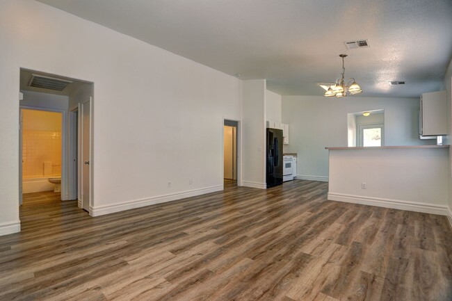 Building Photo - FABULOUS HOME FULLY REMODELED!