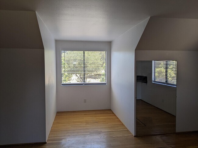 Building Photo - 1271 Pomeroy Rd