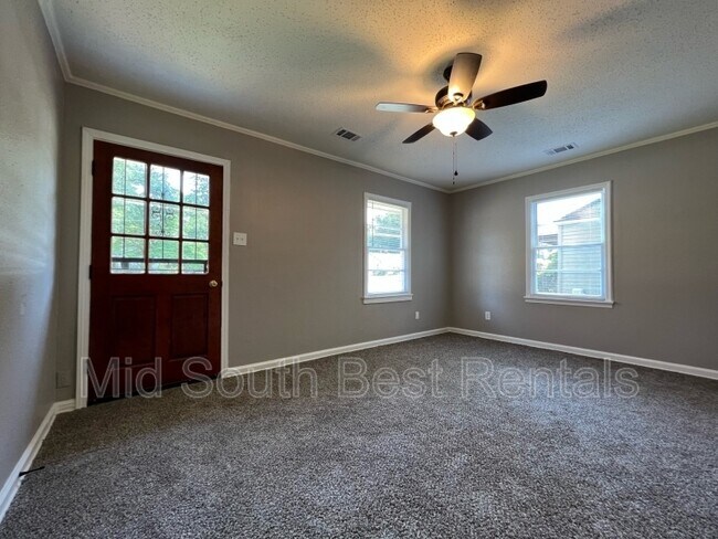 Building Photo - 1092 James St