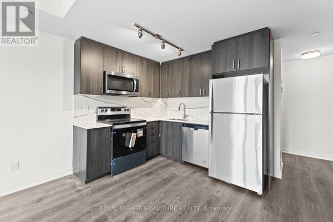 Building Photo - 4035 Hickory Dr