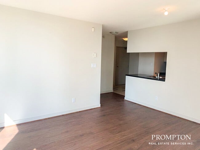 Building Photo - 1408 Strathmore Mews