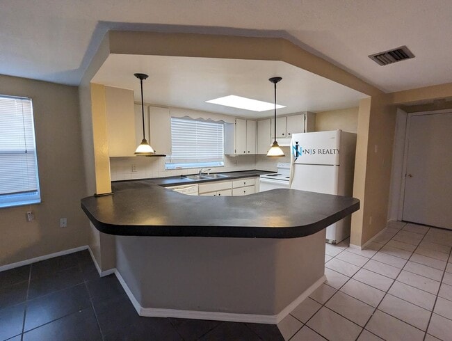 Building Photo - 3136 Pinon Dr