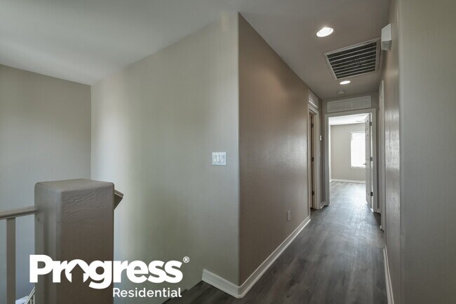 Building Photo - 3706 W Thalia Ct