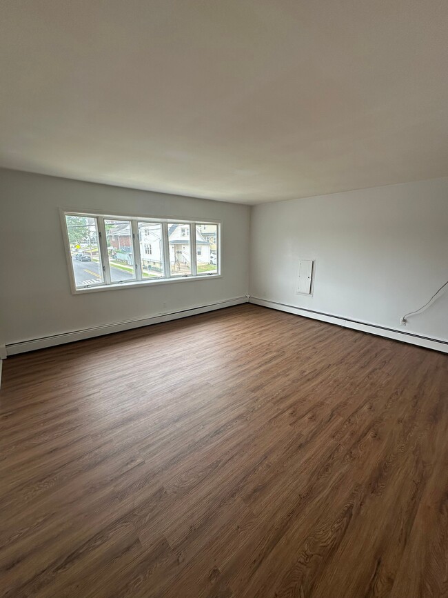 Building Photo - 20 Kipp Ave
