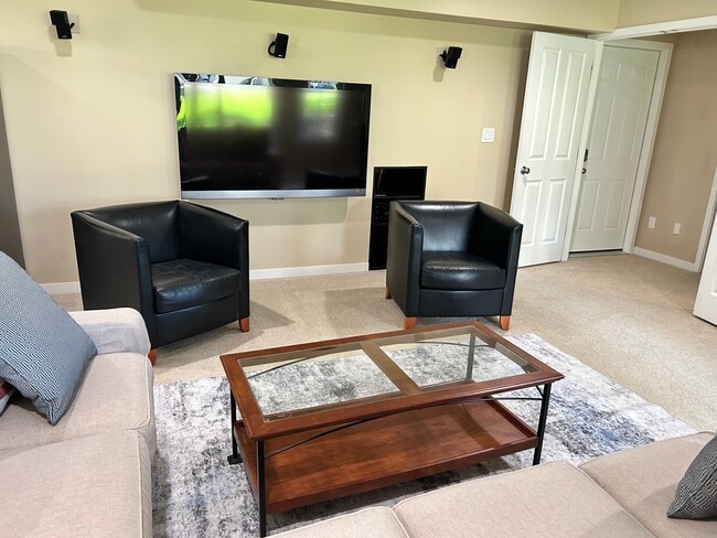 Building Photo - 2700 Oakmont Ct