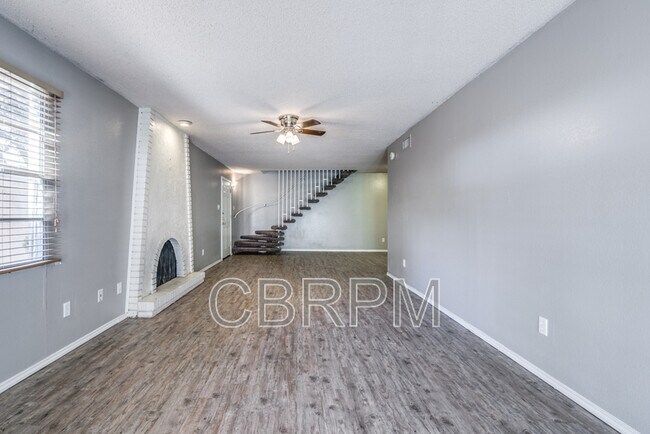 Building Photo - 5310 Kenosha Ave