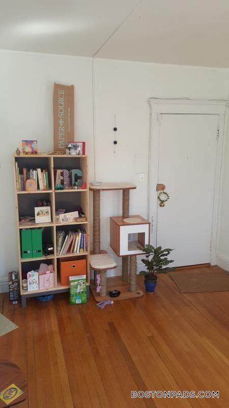 Building Photo - 121 Park Dr