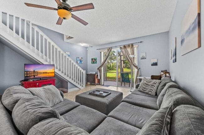 Building Photo - 2185 Salerno Cir