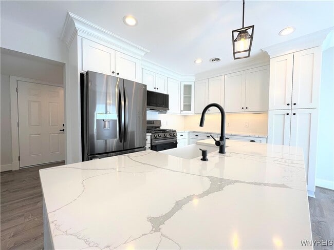 Building Photo - 10985 Main St