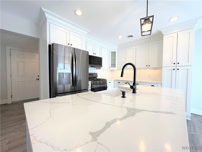 Foto del edificio - 10985 Main St