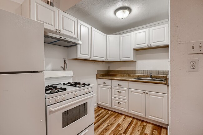 Kitchen - 9004 N Mohawk Ave
