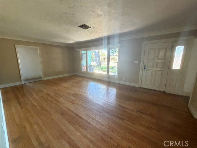 Building Photo - 8541 Orangewood Ave