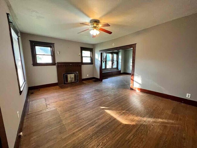 Building Photo - 206 Watts Ave