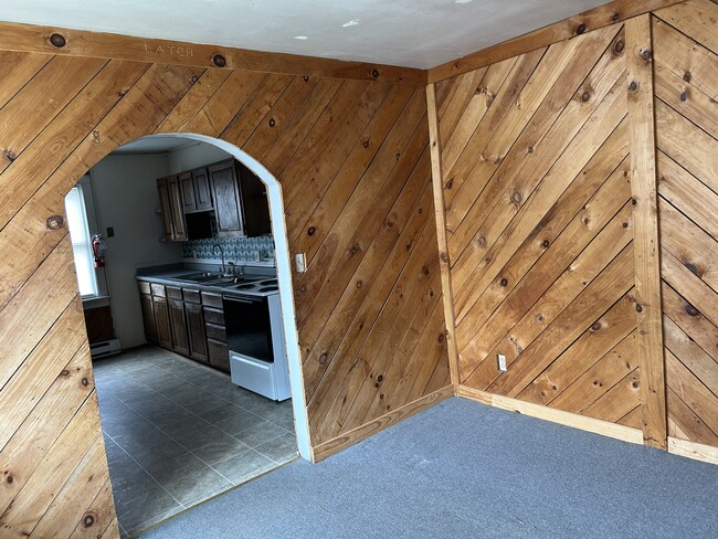 Building Photo - 115 Main St W