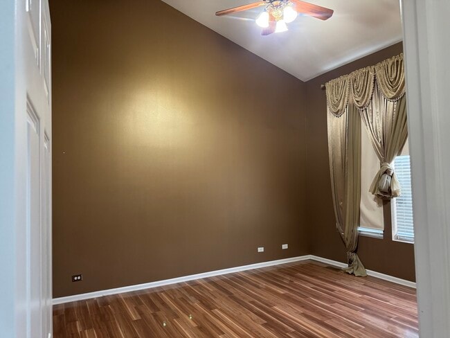 Building Photo - 916 Bluebell Cir