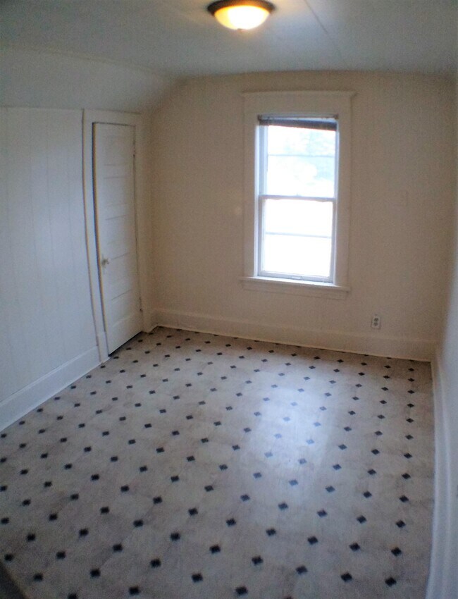 Foto del edificio - Cozy Racine upper 2br unit