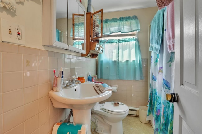 Building Photo - 1580 Hartford-New London Turnpike