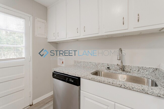 Foto del edificio - NOW OFFERING $250 OFF FIRST FULL MONTH IF ...