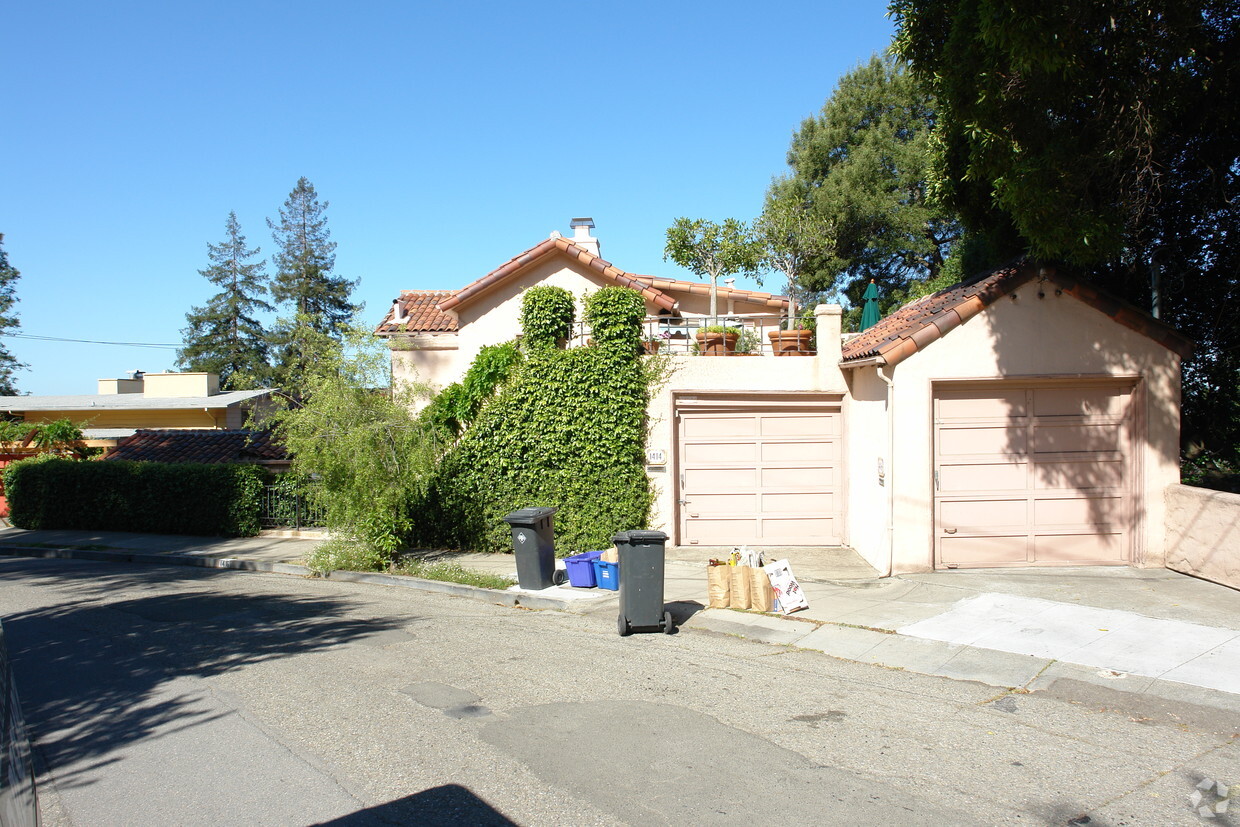 Primary Photo - 1412 Hawthorne Terr.