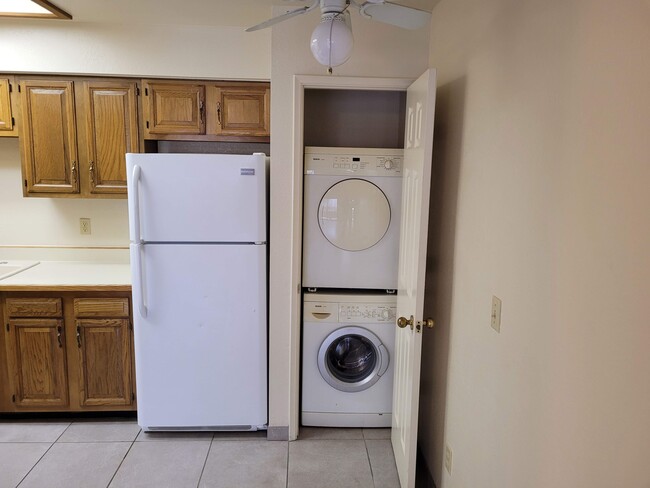 Full size refrigerator and in unit washer/dryer - 5750 N Camino Esplendora