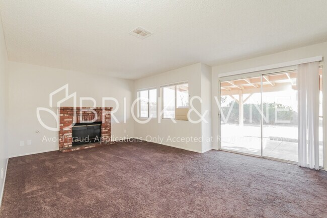 Foto del edificio - 43901 Fallon Drive