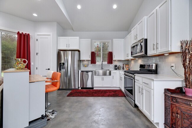 Foto del edificio - Contemporary, Urban Condo for Lease in Cen...