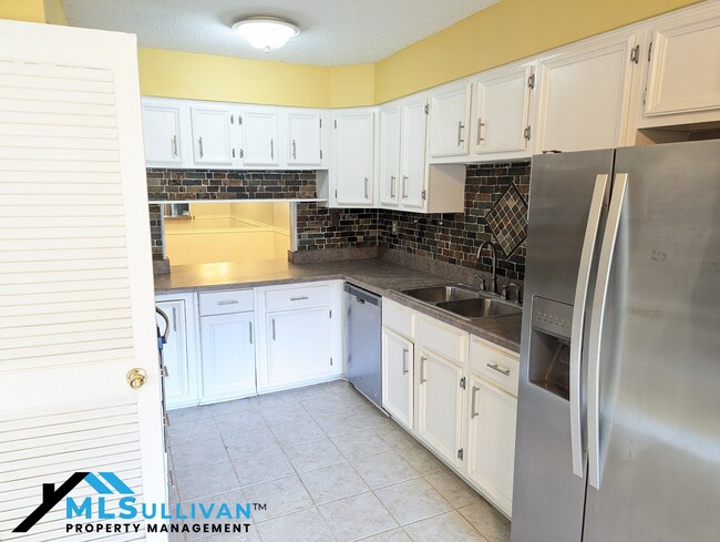 Foto del edificio - 4100-4105 Five Oaks Dr