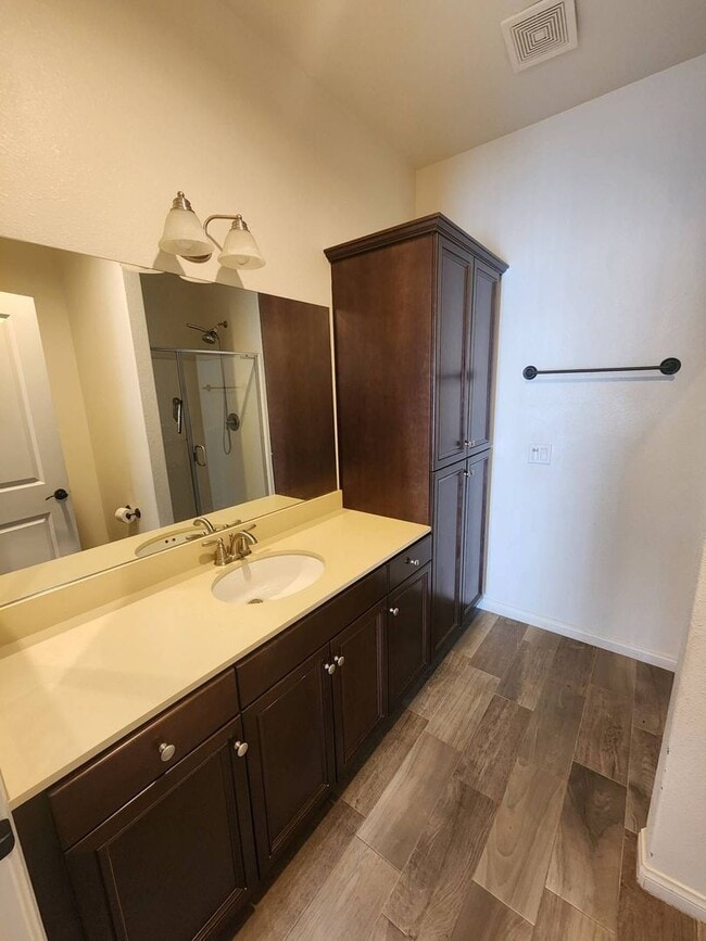 Building Photo - 4 Bedroom in Desert Knoll Community **COMI...