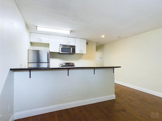 Building Photo - 2302 East Side Dr