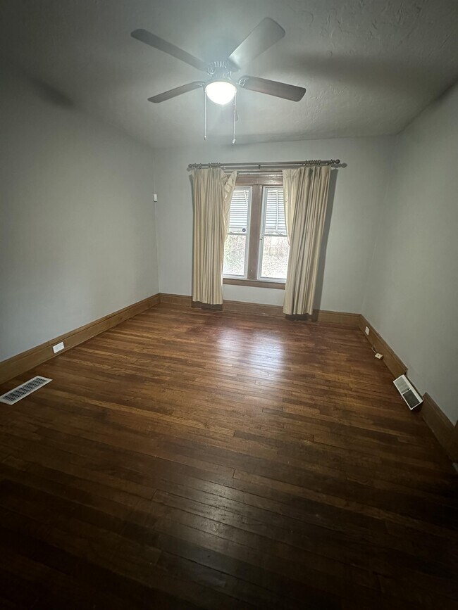 Building Photo - 472 E 147th St