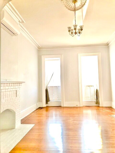 Foto del edificio - 216 W Madison St