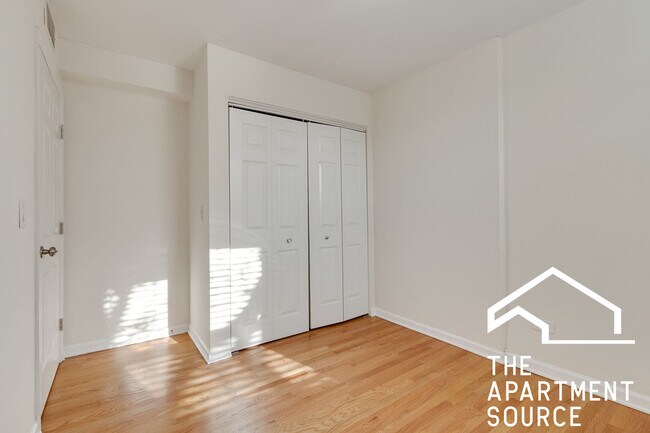 Building Photo - 2520 W Leland Ave