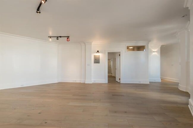 Building Photo - 75 Ponce De Leon Ave NE