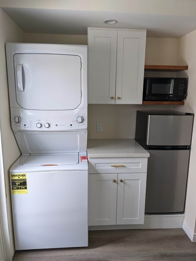 In unit washer/dryer - 3721 Lowell Ave