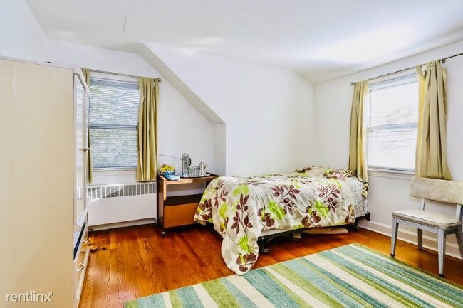 Foto del edificio - 2 br, 1 bath Apartment - 42 Woodside Ave