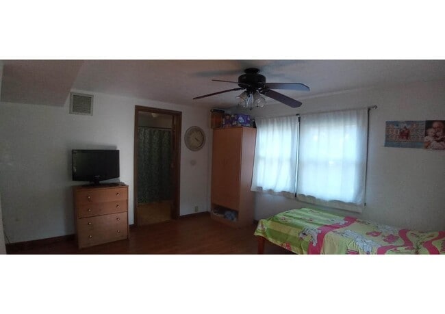 Building Photo - Call Sabrina Thomas Office at 757-767-0767...