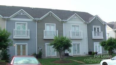 Building Photo - 160 Parkwood Ave