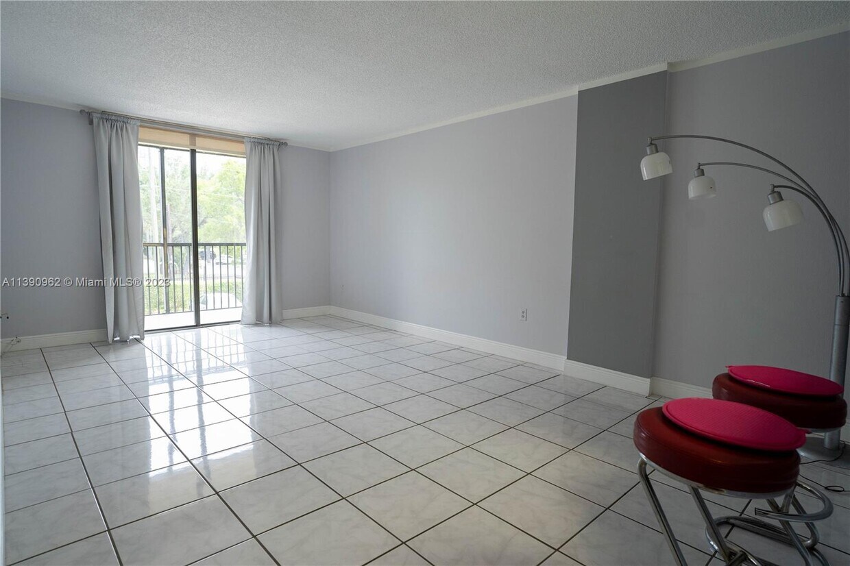 16950 W Dixie Hwy Unit A224, North Miami Beach, FL 33160 Condo for