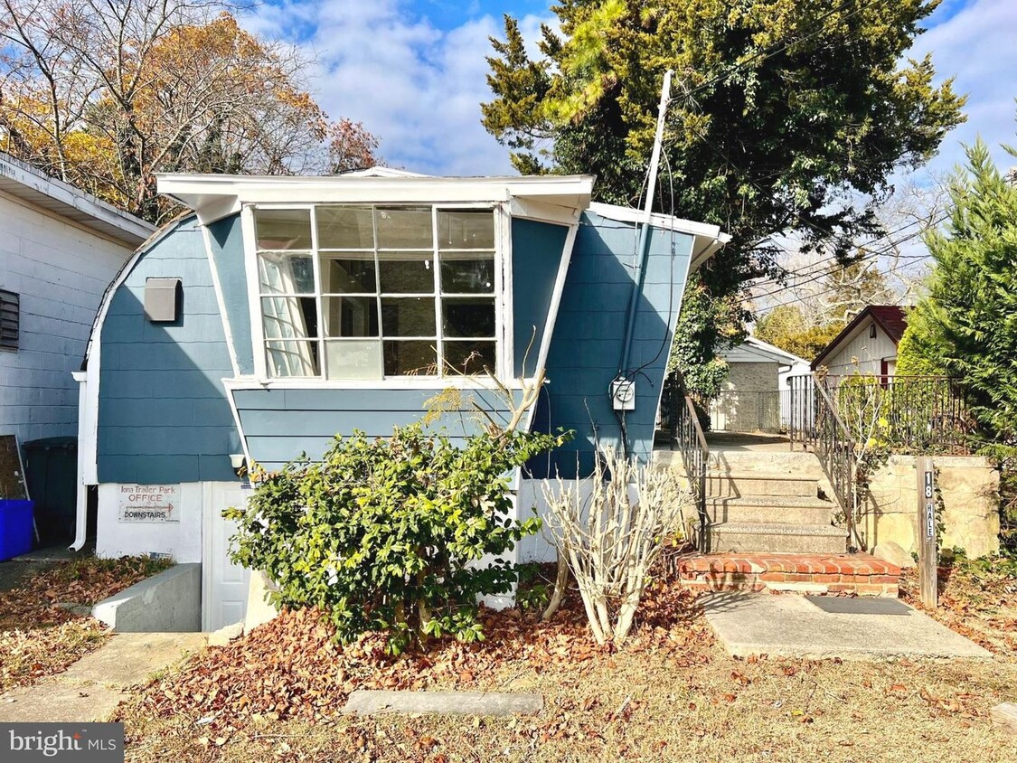 Primary Photo - 18-24-24 Hale Ave