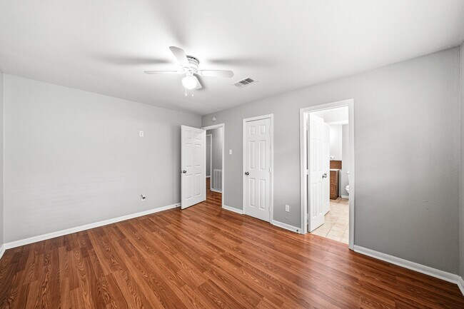 Foto del edificio - 12903 Claygate Dr