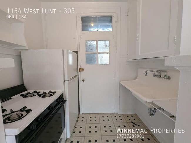 Building Photo - 1154 West Lunt-303
