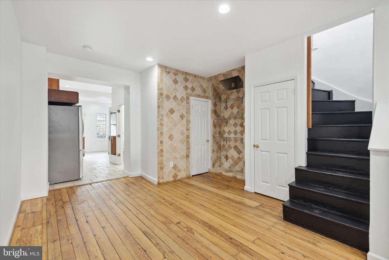 Primary Photo - 930 N Lawrence St
