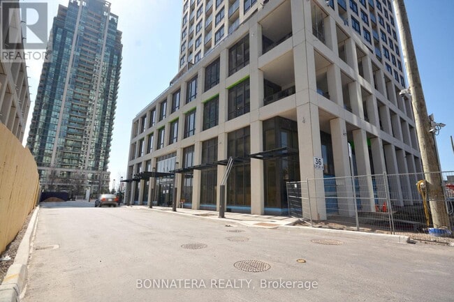 Building Photo - 36-836 Elm Dr W