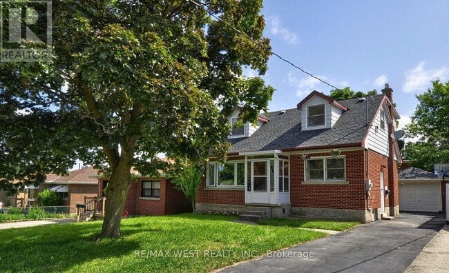 Building Photo - 442 Highland Rd E