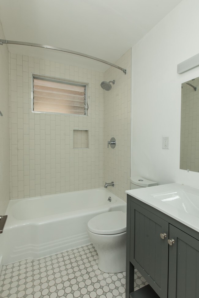 Ollie on Ogden Apartments West Hollywood, CA