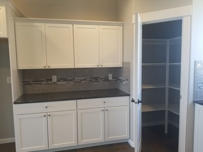 Foto del edificio - Selah newer 3 bedroom plus bonus room, 3 c...