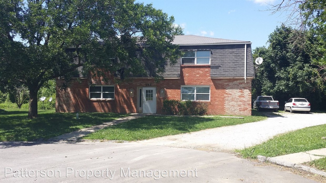 Primary Photo - 105 Sanders Ct